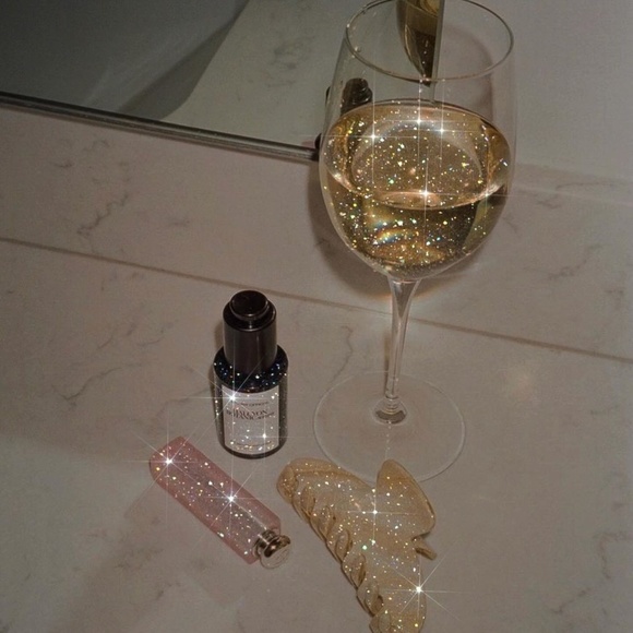 Meet your Posher, Amanda B - Picture 1 of 1